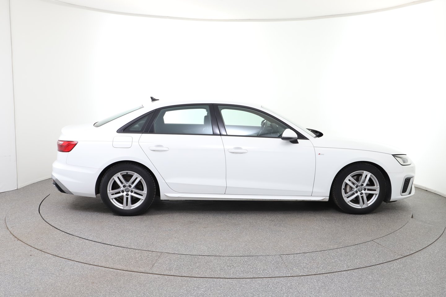 Audi A4 Limousine 40 TDI S line quattro | Bild 6 von 27