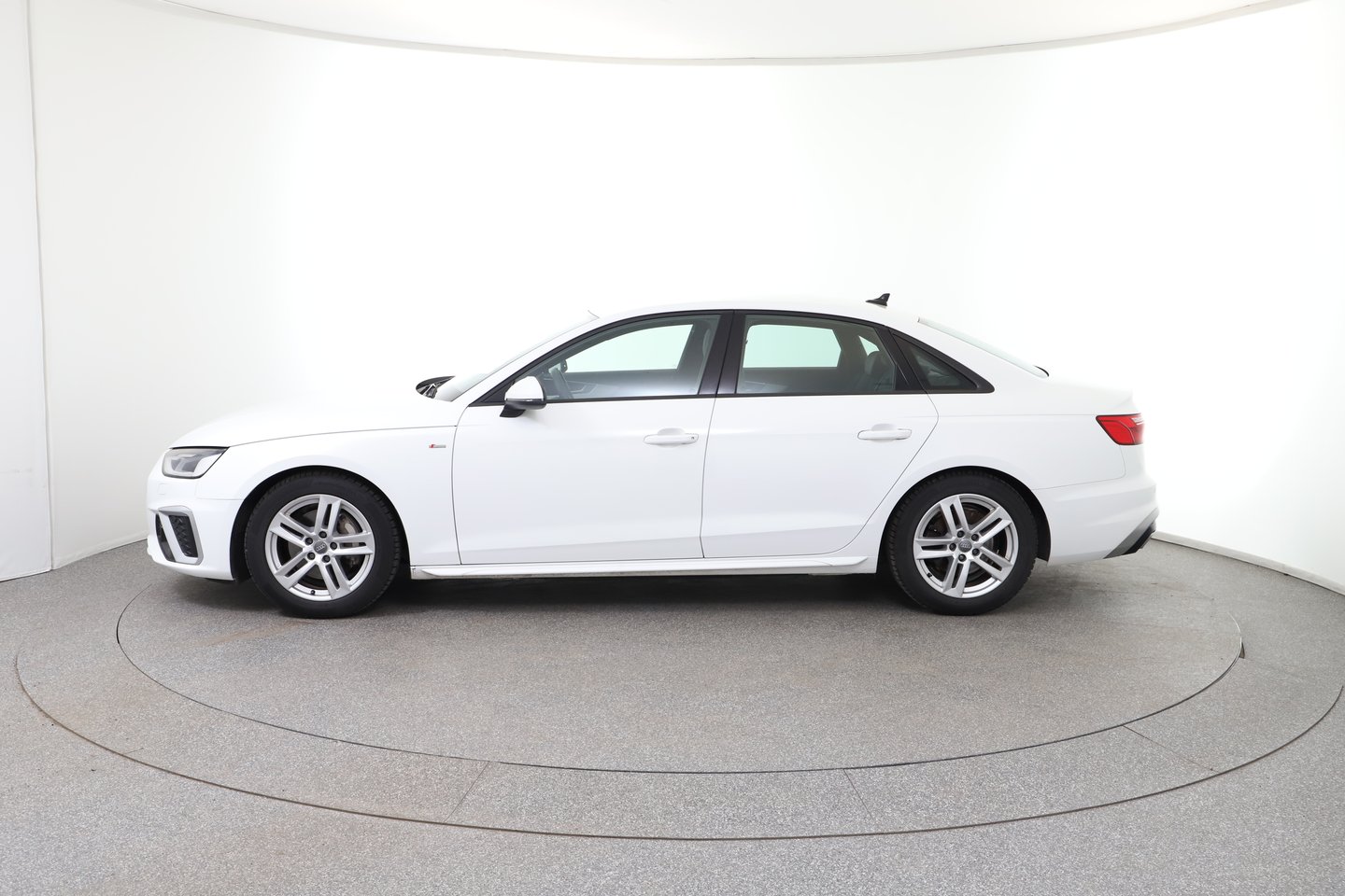 Audi A4 Limousine 40 TDI S line quattro | Bild 2 von 27