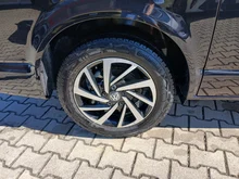VW Multivan Trendline TDI in 2T Deep Black Perleffekt