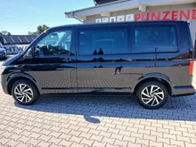 VW Multivan Trendline TDI in 2T Deep Black Perleffekt