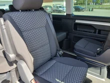 VW Multivan Trendline TDI in 2T Deep Black Perleffekt