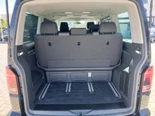 VW Multivan Trendline TDI in 2T Deep Black Perleffekt