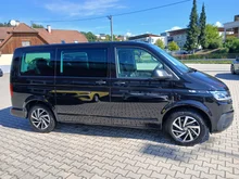 VW Multivan Trendline TDI in 2T Deep Black Perleffekt