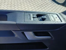VW Multivan Trendline TDI in 2T Deep Black Perleffekt