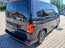 VW Multivan Trendline TDI in 2T Deep Black Perleffekt