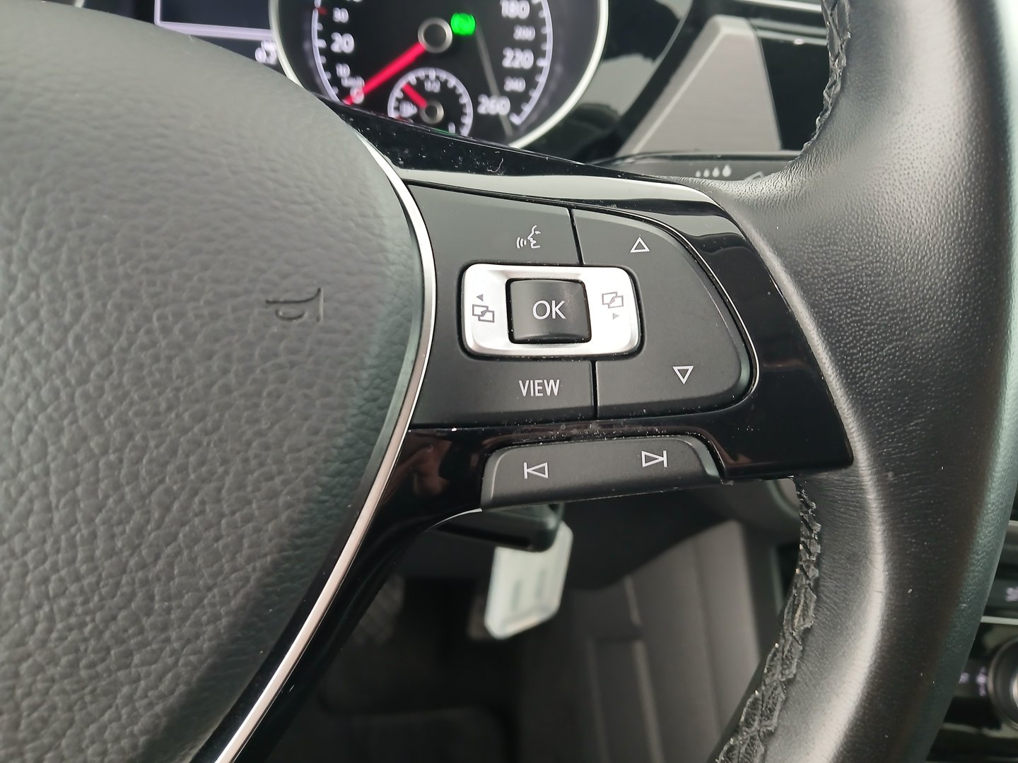 VW Touran Comfortline TDI SCR | Bild 17 von 32