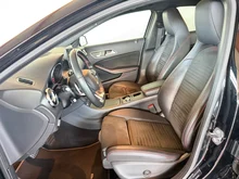 Mercedes GLA GLA 200 d Austria Night Edition in schwarz