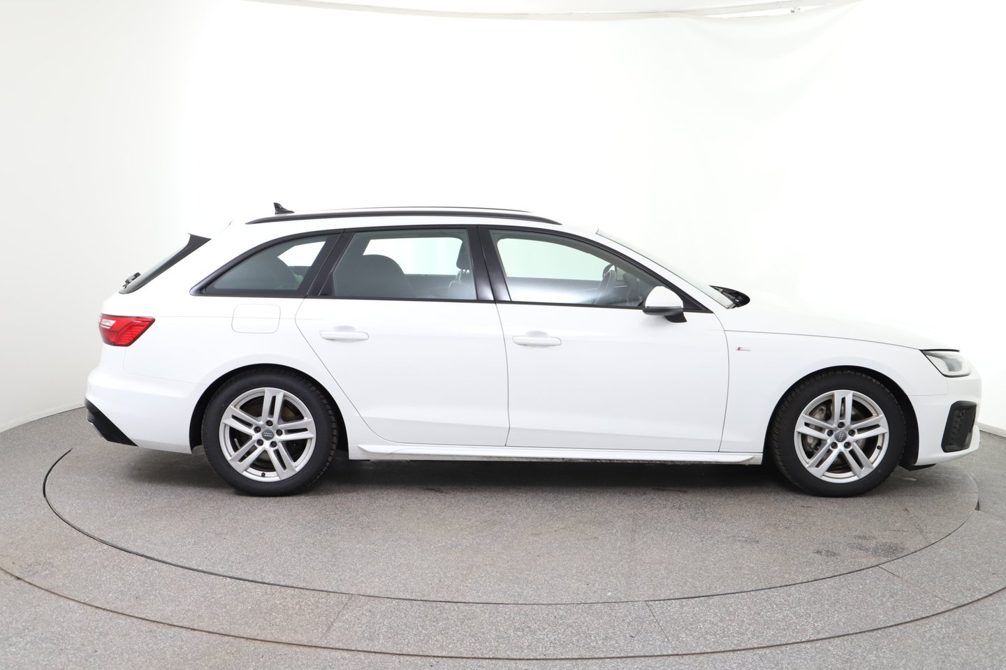 Audi A4 Avant 40 TDI quattro S line | Bild 6 von 29