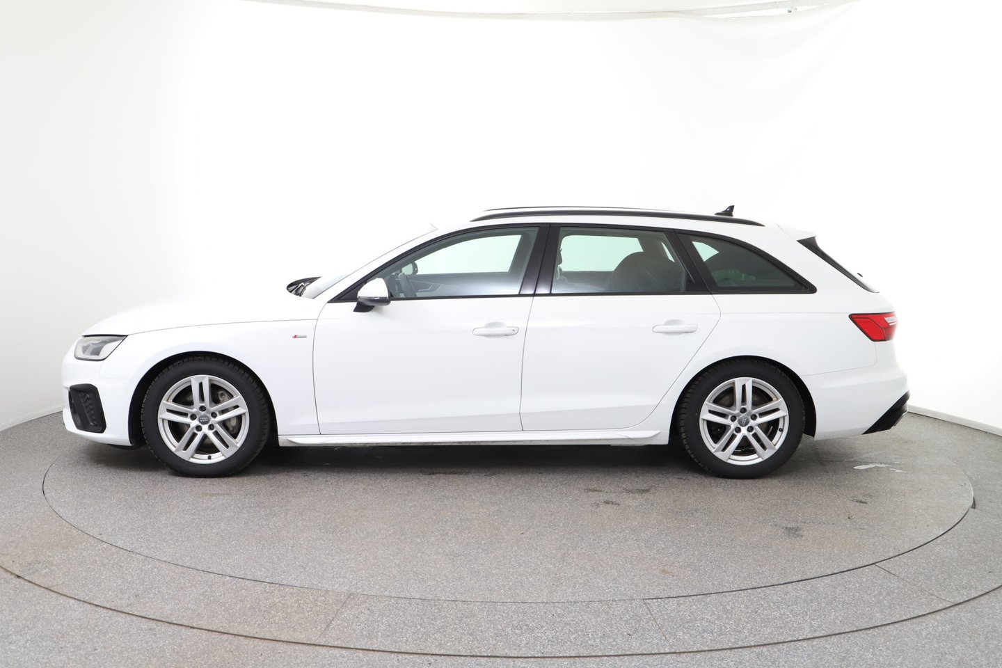 Audi A4 Avant 40 TDI quattro S line | Bild 2 von 29
