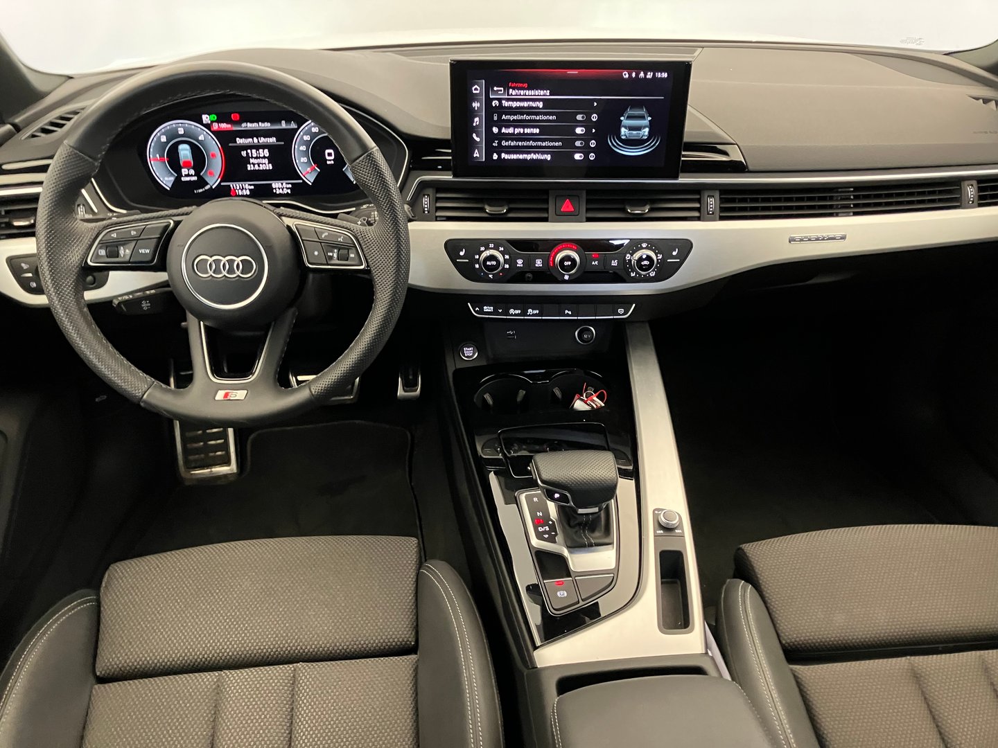 Audi A4 Avant 40 TDI quattro S line | Bild 12 von 29