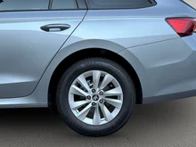Škoda Octavia Combi Essence TSI mHEV DSG in Smokey Diamond-Silber Metallic