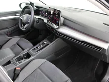 VW Golf Variant Business mHeV DSG in Grenadillschwarz Metallic