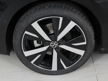 VW Golf Variant Business mHeV DSG in Grenadillschwarz Metallic