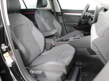 VW Golf Variant Business mHeV DSG in Grenadillschwarz Metallic