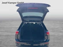 VW Golf Variant Business mHeV DSG in Grenadillschwarz Metallic