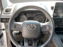 Toyota Proace Pro Ace City Kastenwagen Doppelkabine 1,5 D-4D 102 L2 Basis in weiss - metallic