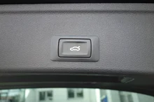 Audi A4 Avant 2.0 TDI quattro in 0E Mythosschwarz Metallic