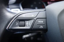 Audi A4 Avant 2.0 TDI quattro in 0E Mythosschwarz Metallic