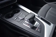 Audi A4 Avant 2.0 TDI quattro in 0E Mythosschwarz Metallic