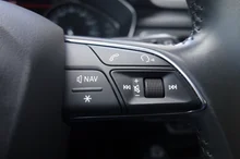 Audi A4 Avant 2.0 TDI quattro in 0E Mythosschwarz Metallic