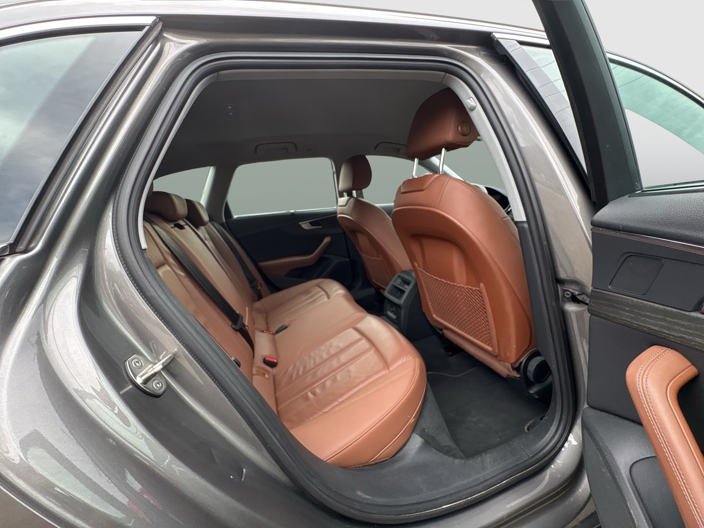 Audi A4 Avant 40 TFSI quattro S-line S-tronic | Bild 18 von 22