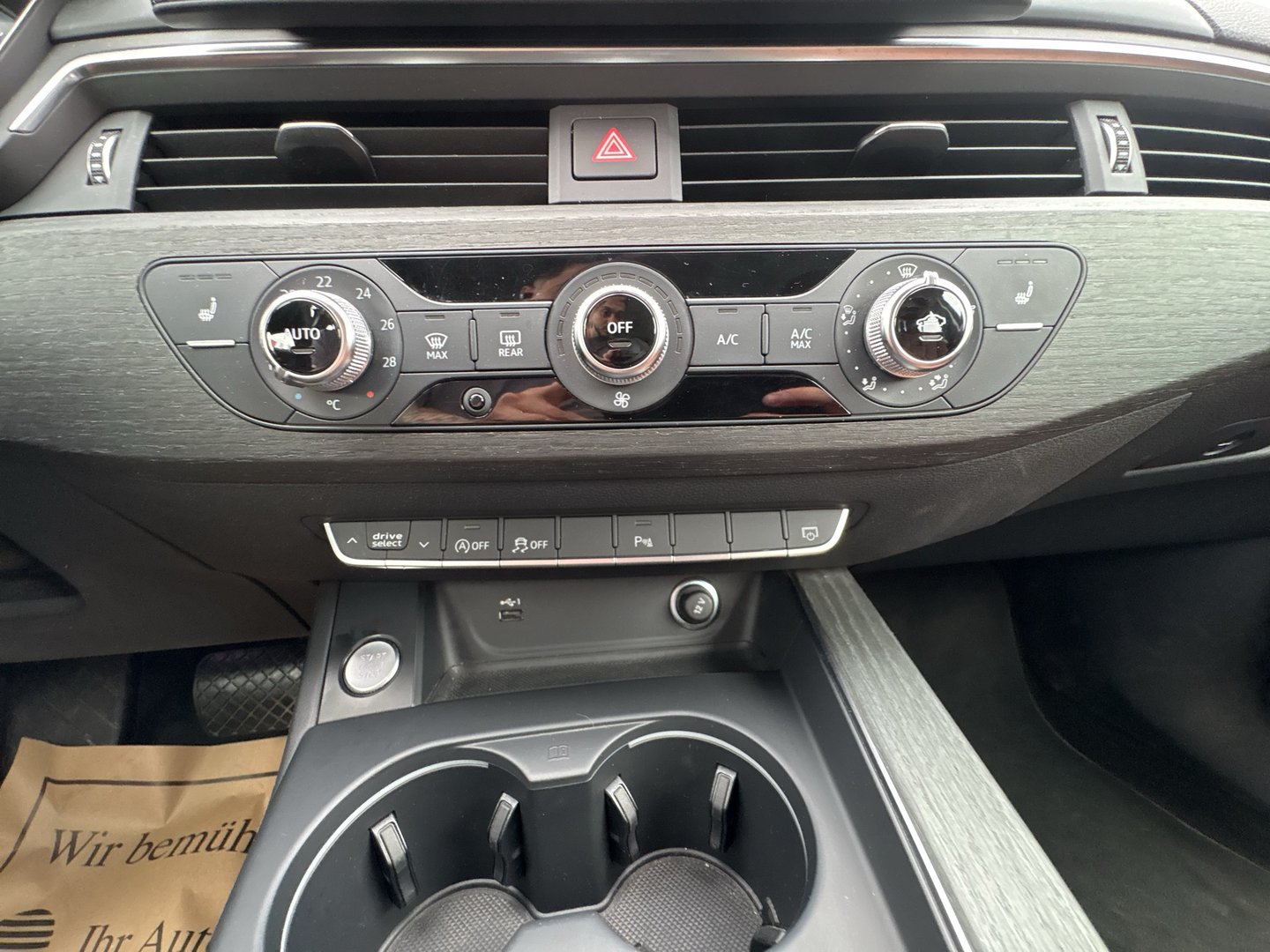 Audi A4 Avant 40 TFSI quattro S-line S-tronic | Bild 15 von 22