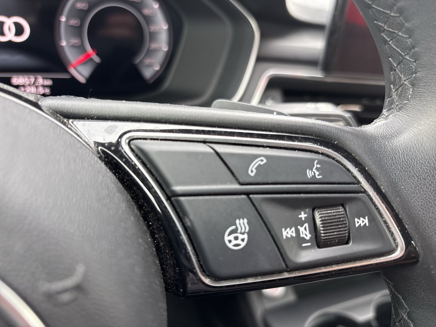 Audi A4 Avant 40 TFSI quattro S-line S-tronic | Bild 12 von 22