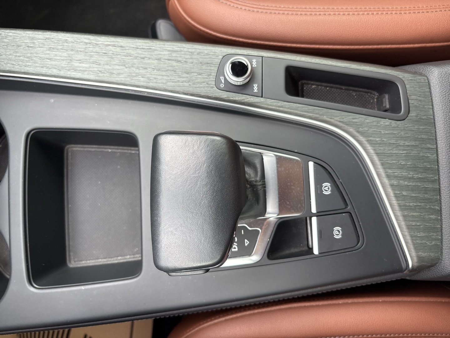 Audi A4 Avant 40 TFSI quattro S-line S-tronic | Bild 16 von 22