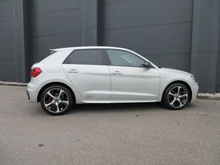 Thumbnail-Foto von Fahrzeug