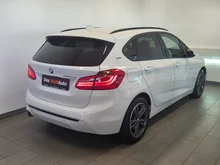 Thumbnail-Foto von Fahrzeug