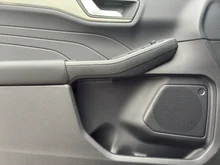 Ford Kuga Hybrid Titanium in dunkelgrün- metallic