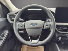Ford Kuga Hybrid Titanium in dunkelgrün- metallic