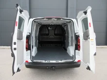 VW Kastenwagen Transporter Kastenwagen TDI in Clear White