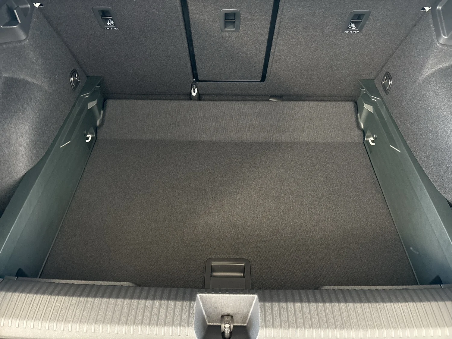 Bild eines VW T-Roc R-Line eTSI DSG