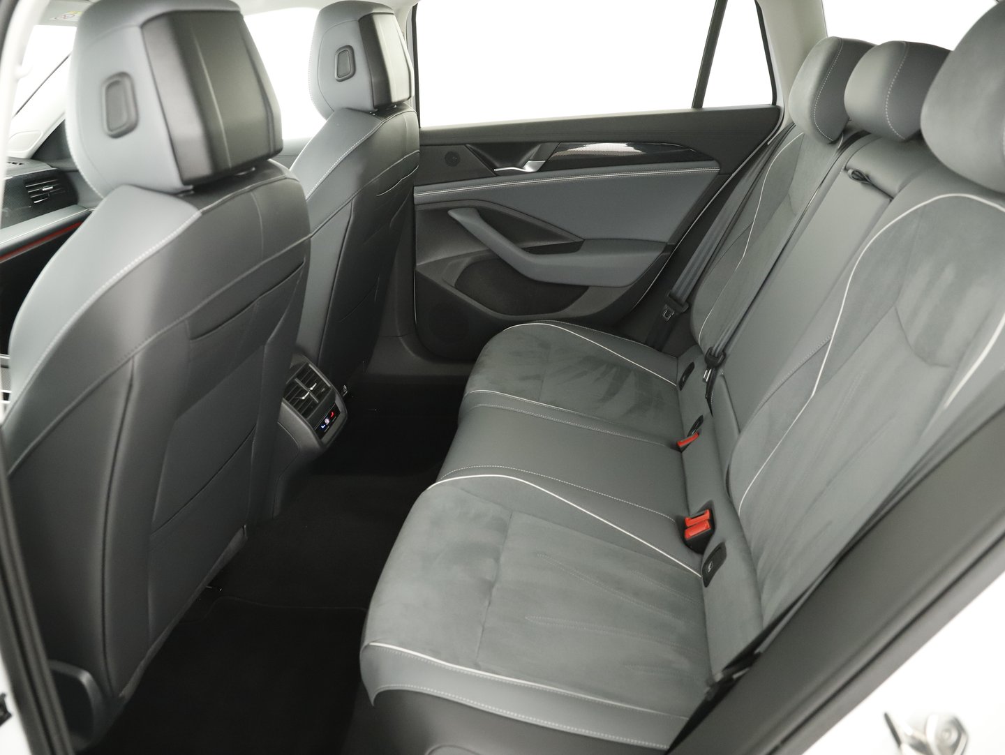 VW Passat Variant Business TDI DSG | Bild 19 von 23