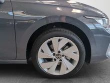 VW Golf Rabbit mHEV DSG in Delfingrau Metallic