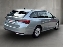 Škoda Octavia Combi Essence TSI mHEV DSG in Smokey Diamond-Silber Metallic
