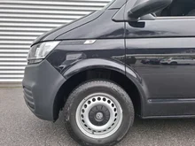 VW Kastenwagen Transporter Kastenwagen LR TDI 4MOTION in Deepblack Perleffekt