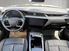 Audi e-tron Sportback 55 300 kW Business in Brillantschwarz