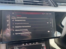 Audi e-tron Sportback 55 300 kW Business in Brillantschwarz
