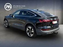 Audi e-tron Sportback 55 300 kW Business in Brillantschwarz