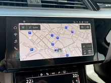 Audi e-tron Sportback 55 300 kW Business in Brillantschwarz