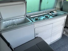 VW California Coast TDI 4MOTION in candyweiß/starlightblue metallic