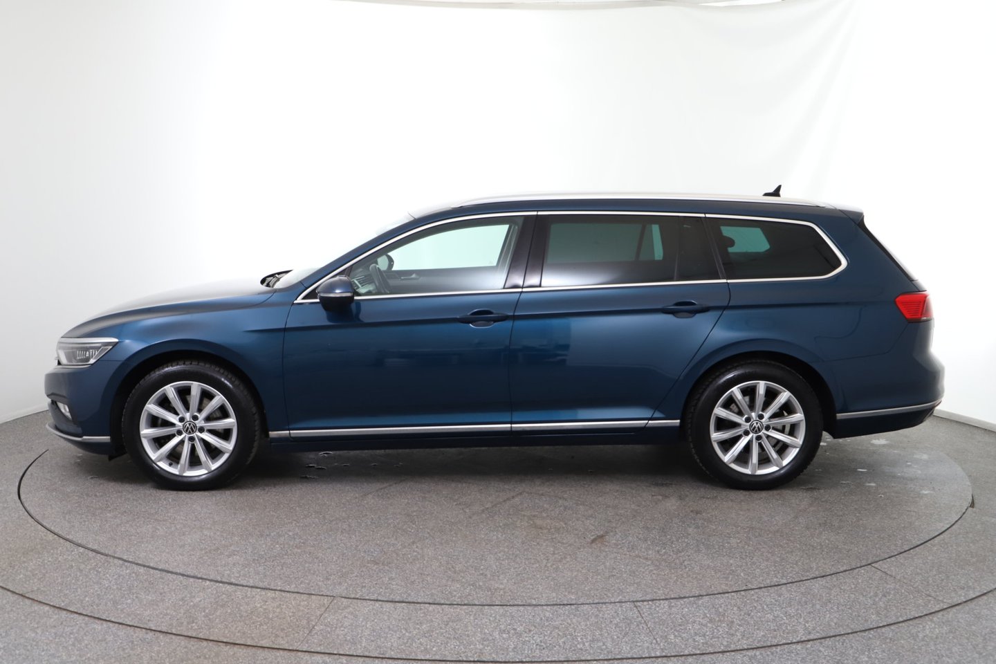 VW Passat Variant Elegance TDI | Bild 2 von 30