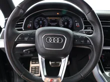 Audi Q8 55 TFSI e quattro in daytonagrau perleffekt