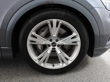 Audi Q8 55 TFSI e quattro in daytonagrau perleffekt