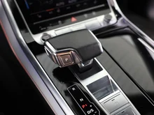 Audi Q8 55 TFSI e quattro in daytonagrau perleffekt