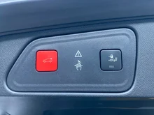 Peugeot 3008 1,2 PureTech 130 S&S ECO Allure in schwarz - metallic