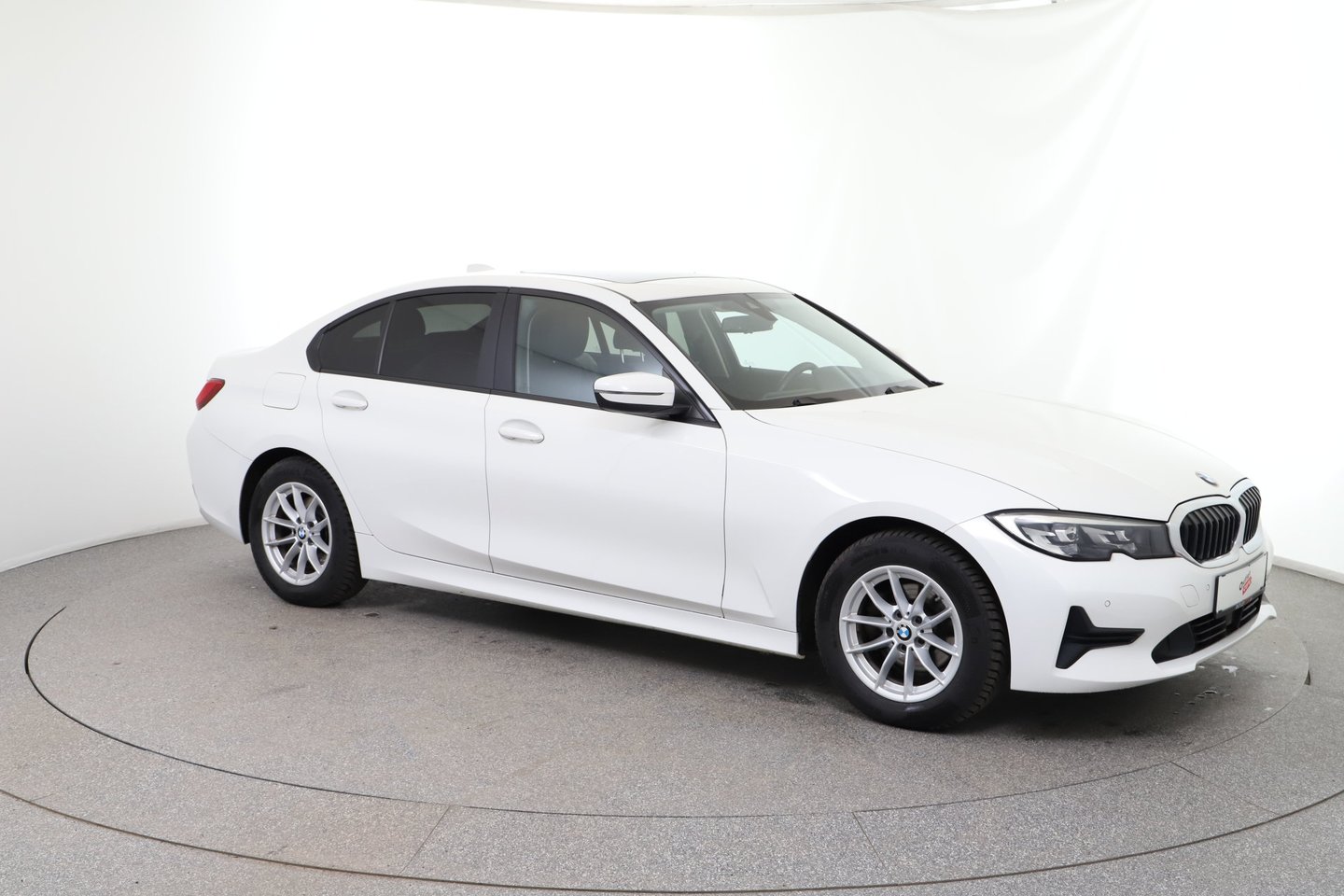 BMW 318d 48 V Aut. | Bild 7 von 31