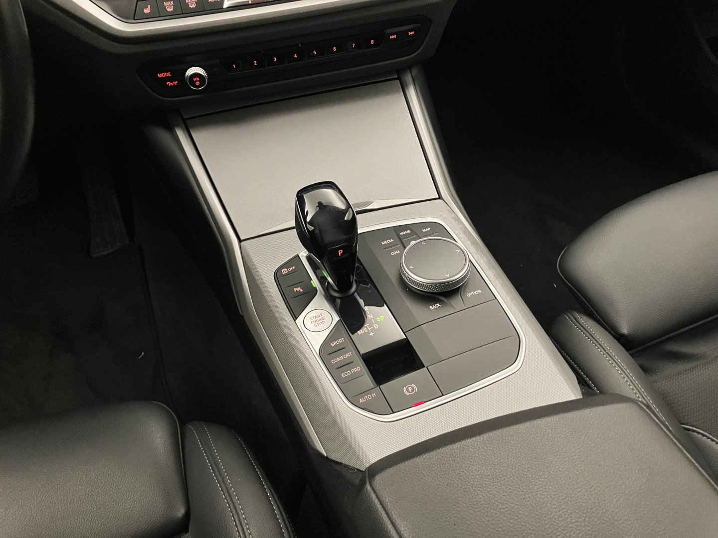 BMW 318d 48 V Aut. | Bild 25 von 31